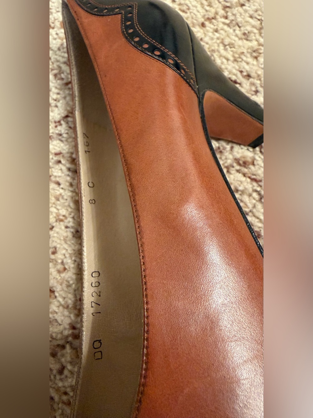 Vintage Salvatore Ferragamo Made in Italy Leather Pumps, Size 8C - Picture 8 of 10